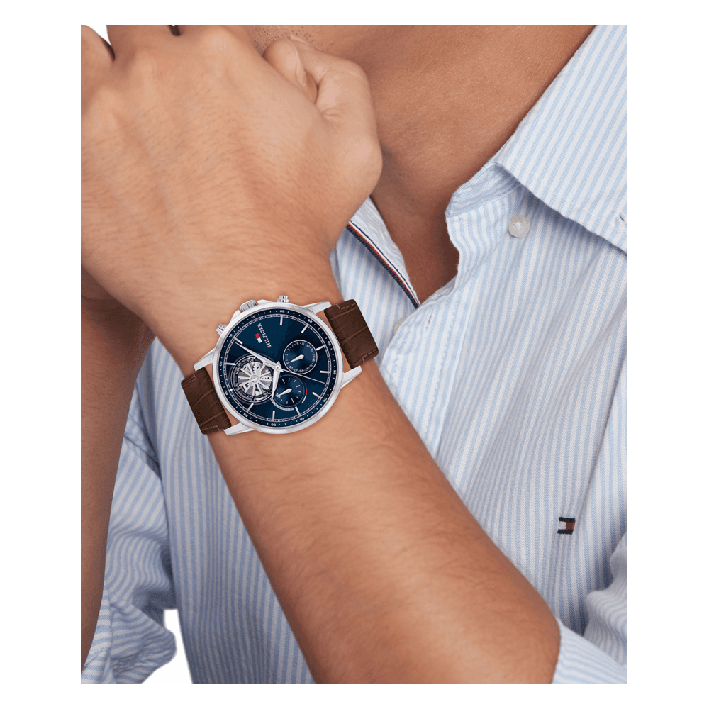 Hilfiger klassisk ur  Brown leather strap